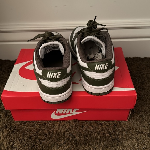 Nike dunk low olive color - Picture 3 of 6